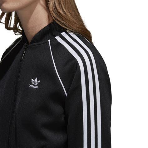 adidas sst para mujer.